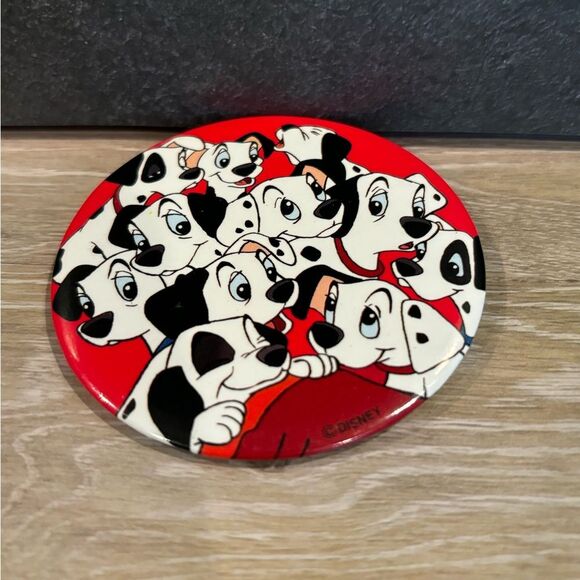 Disney’s 101 Dalmatians set: greeting card
book plastic puppy 2 buttons 1 pin - Picture 7 of 7